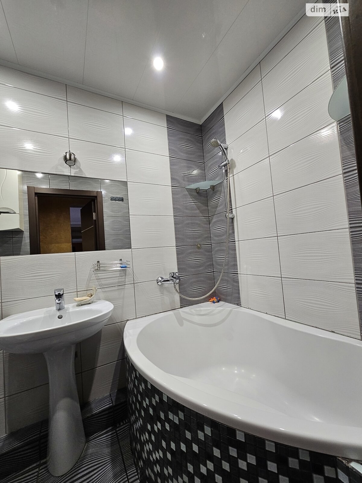 Продаж трикімнатної квартири в Дніпрі, на вул. Березинська, район Лівобережний фото 1