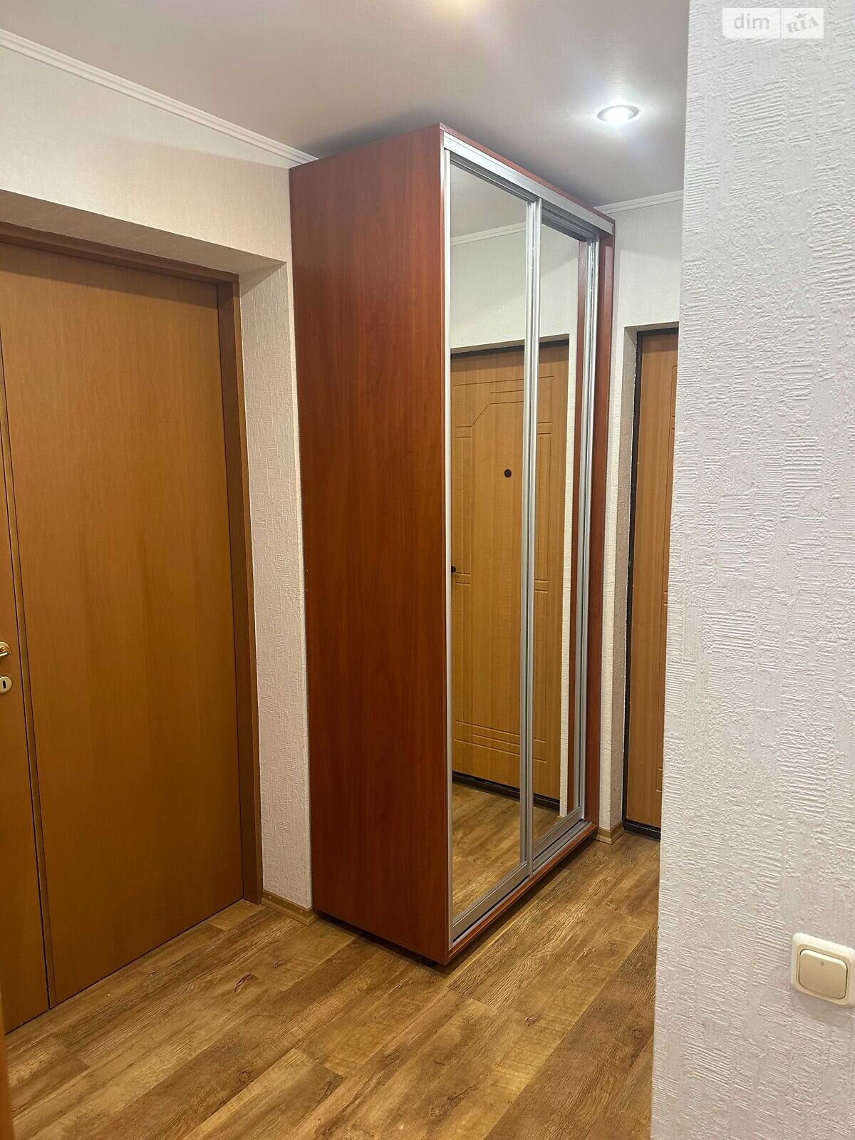 Продаж трикімнатної квартири в Дніпрі, на просп. Миру 19, район Лівобережний фото 1 Продаж трикімнатної квартири в Дніпрі, на просп. Миру 19, район Лівобережний фото 1