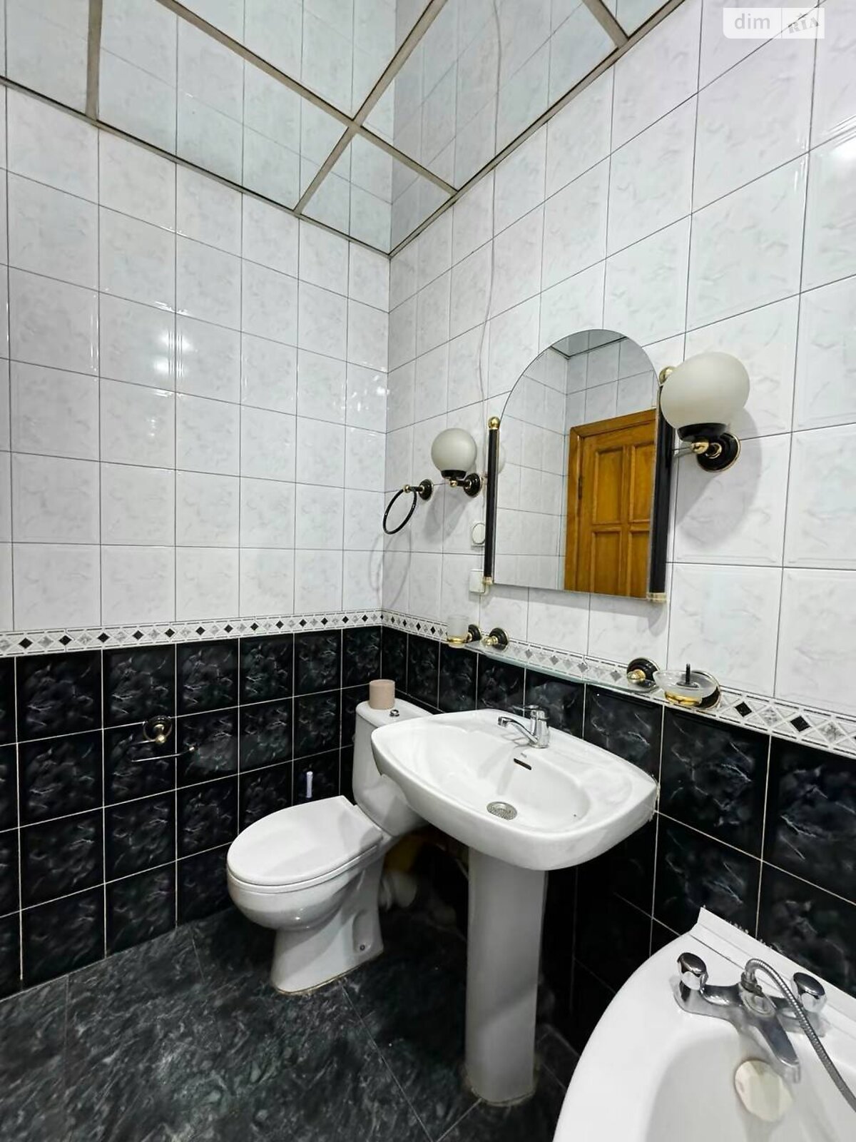 Продажа двухкомнатной квартиры в Днепре, на ул. Мудрого Ярослава князя 8, район Набережная фото 1