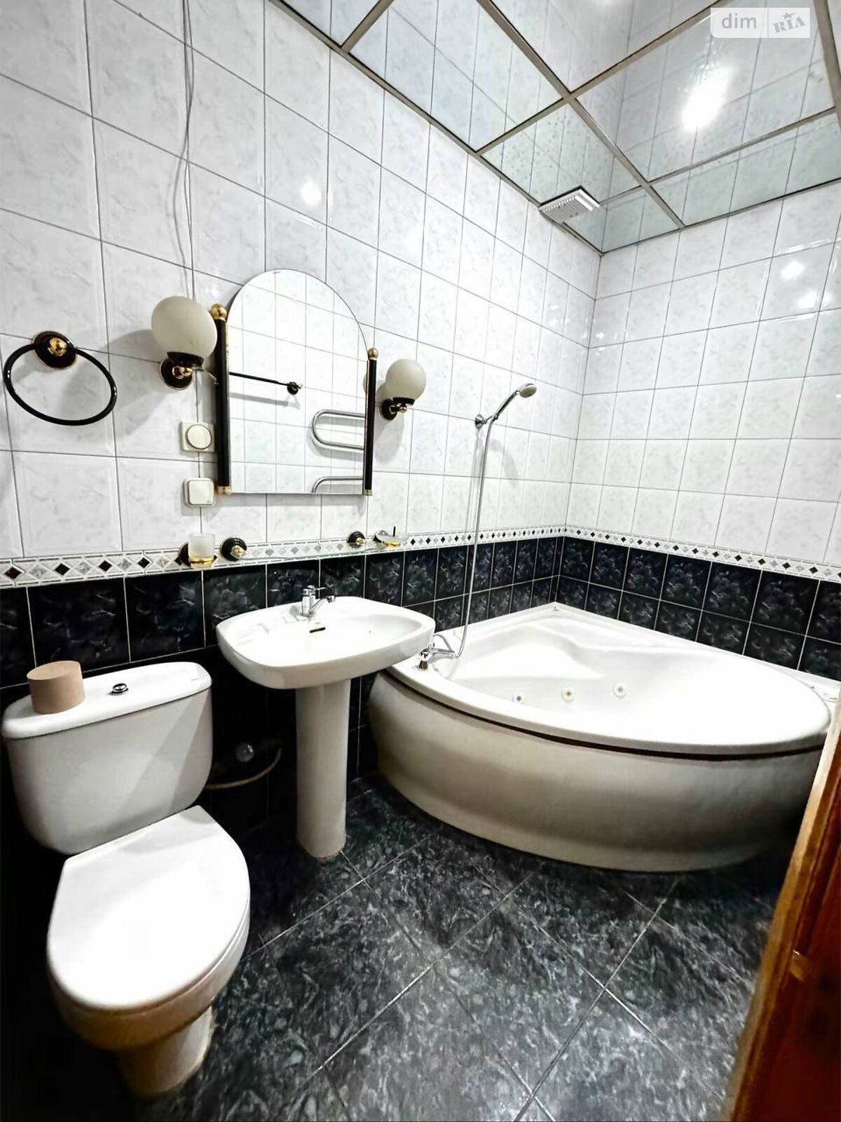 Продажа двухкомнатной квартиры в Днепре, на ул. Мудрого Ярослава князя 8, район Набережная фото 1