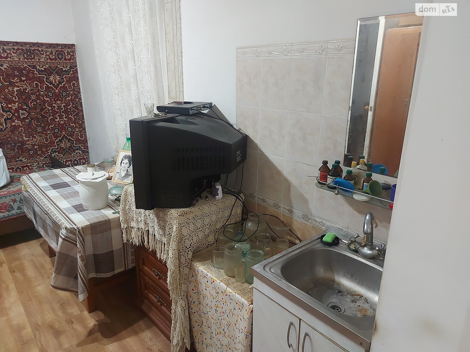 Продажа двухкомнатной квартиры в Днепре, на ул. Гончара Олеся 9, кв. 3, район Нагорный фото 1