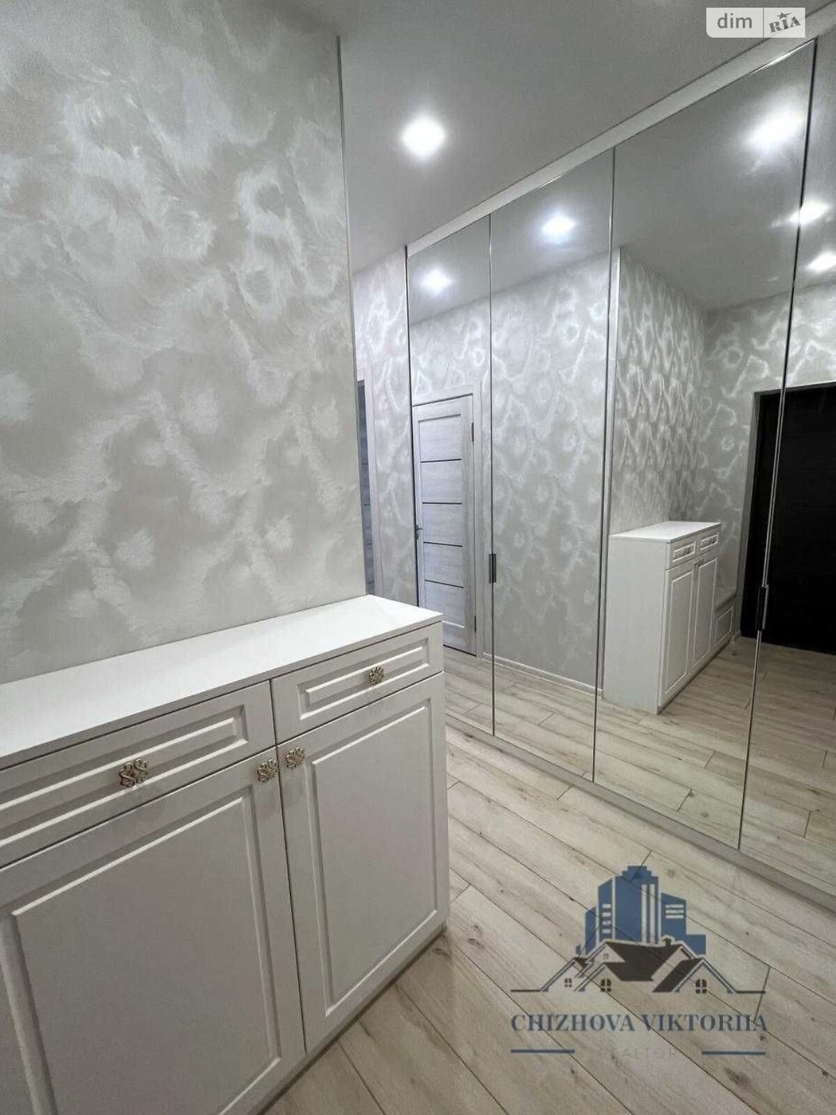 Продажа двухкомнатной квартиры в Днепре, на ул. Архитектора Олега Петрова 20, район Нагорный фото 1 Продажа двухкомнатной квартиры в Днепре, на ул. Архитектора Олега Петрова 20, район Нагорный фото 1