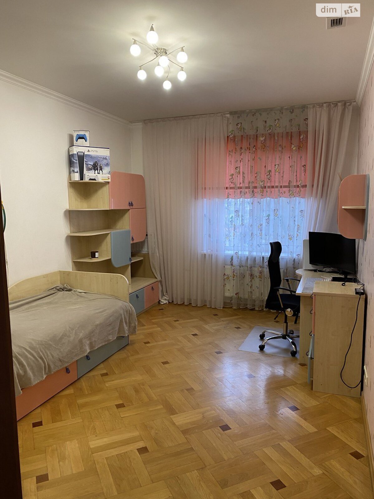 Продажа трехкомнатной квартиры в Днепре, на ул. Левка Лукьяненко, район Нагорный фото 1 Продажа трехкомнатной квартиры в Днепре, на ул. Левка Лукьяненко, район Нагорный фото 1