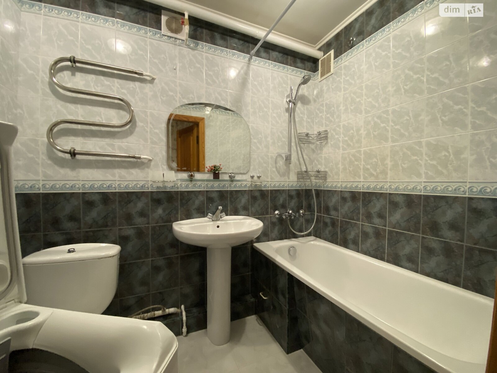 Продажа трехкомнатной квартиры в Днепре, на ул. Моссаковского Владимира 3, район Нагорный фото 1 Продажа трехкомнатной квартиры в Днепре, на ул. Моссаковского Владимира 3, район Нагорный фото 1