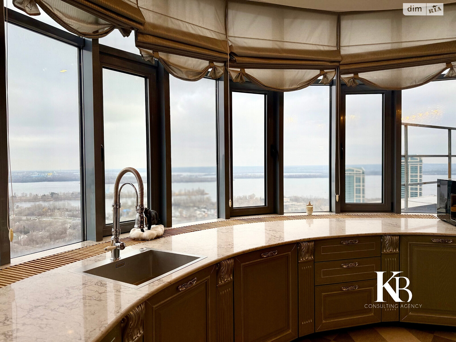 Продажа однокомнатной квартиры в Днепре, на просп. Яворницкого Дмитрия 3, район Нагорный фото 1