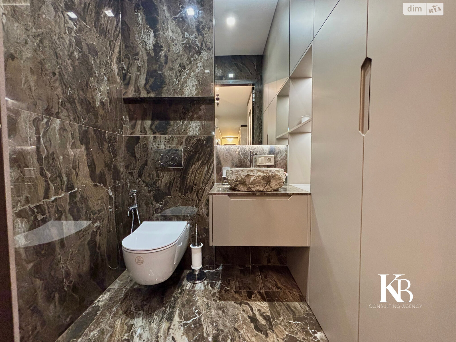 Продажа однокомнатной квартиры в Днепре, на просп. Яворницкого Дмитрия 3, район Нагорный фото 1