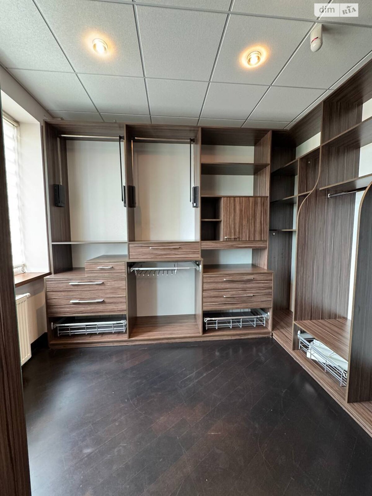 Продажа трехкомнатной квартиры в Днепре, на просп. Яворницкого Дмитрия 5, район Нагорный фото 1 Продажа трехкомнатной квартиры в Днепре, на просп. Яворницкого Дмитрия 5, район Нагорный фото 1