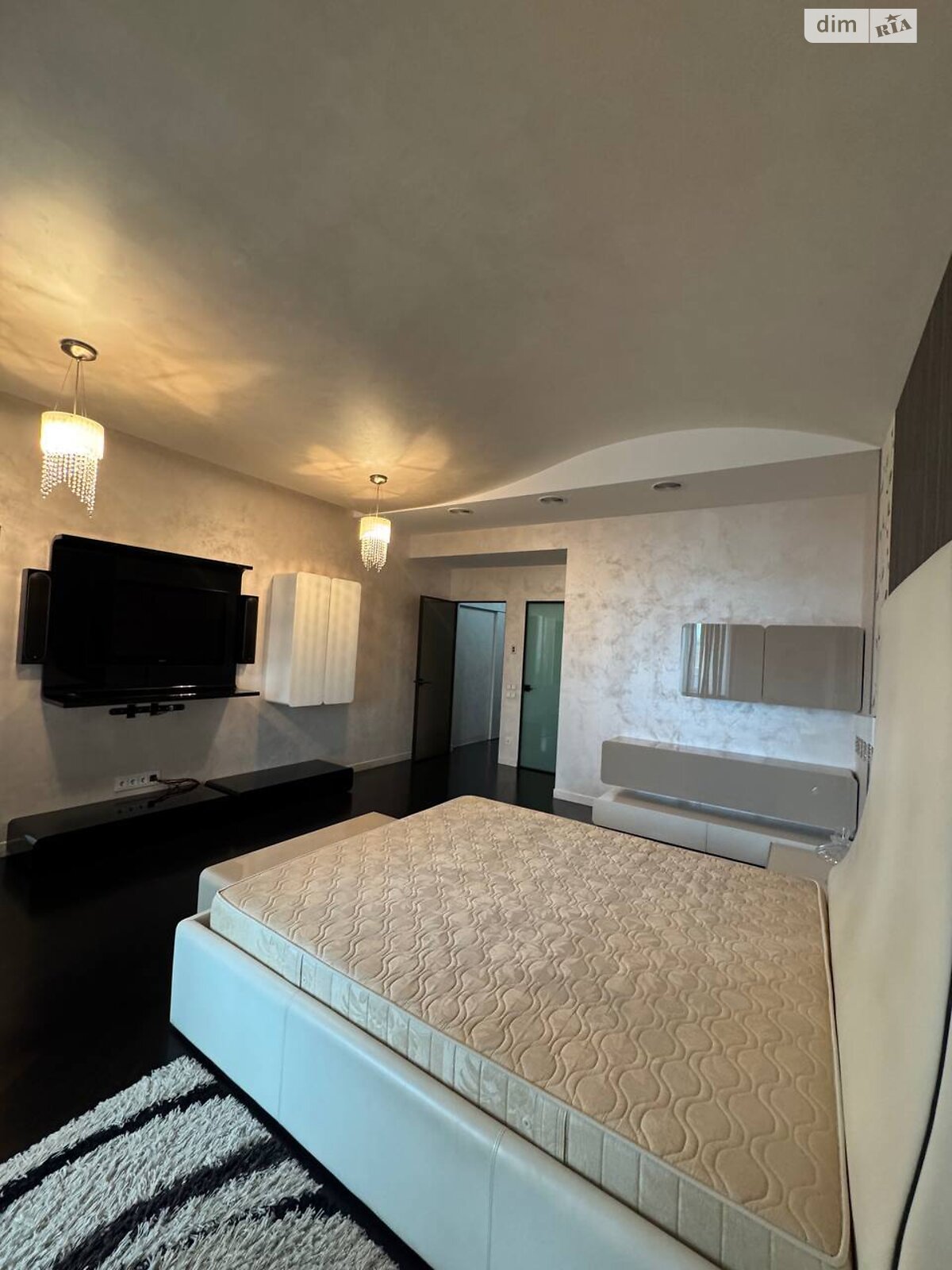 Продажа трехкомнатной квартиры в Днепре, на просп. Яворницкого Дмитрия 5, район Нагорный фото 1 Продажа трехкомнатной квартиры в Днепре, на просп. Яворницкого Дмитрия 5, район Нагорный фото 1