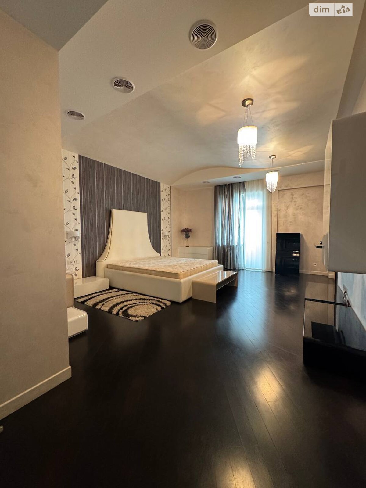 Продажа трехкомнатной квартиры в Днепре, на просп. Яворницкого Дмитрия 5, район Нагорный фото 1 Продажа трехкомнатной квартиры в Днепре, на просп. Яворницкого Дмитрия 5, район Нагорный фото 1