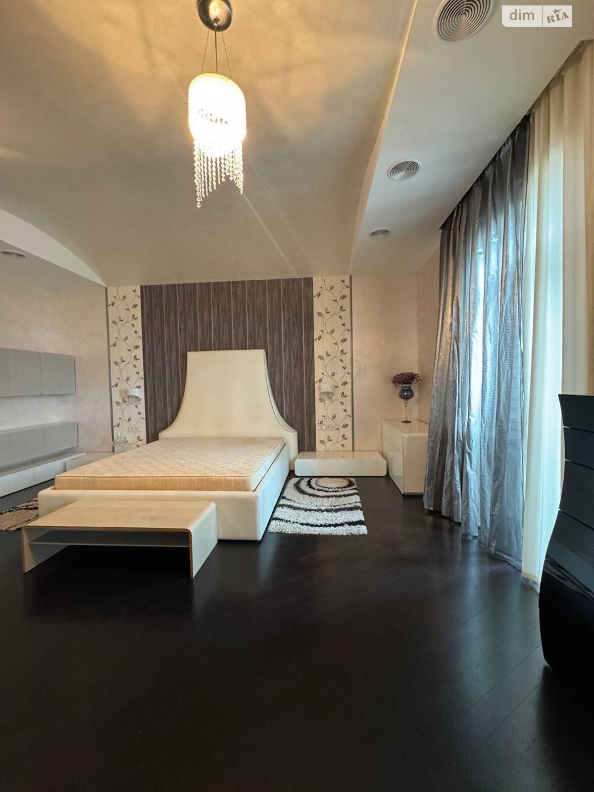 Продажа трехкомнатной квартиры в Днепре, на просп. Яворницкого Дмитрия 5, район Нагорный фото 1 Продажа трехкомнатной квартиры в Днепре, на просп. Яворницкого Дмитрия 5, район Нагорный фото 1