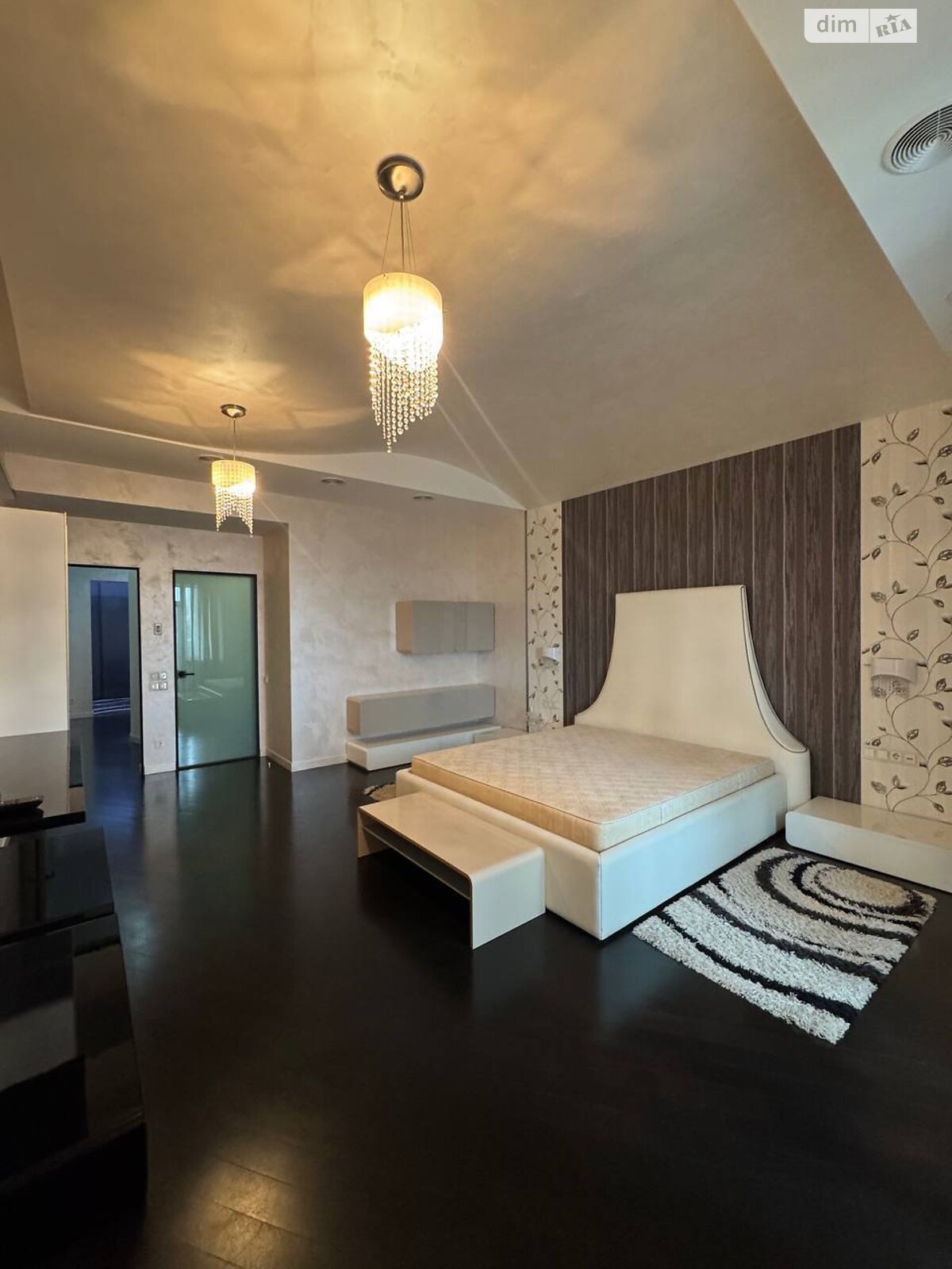 Продажа трехкомнатной квартиры в Днепре, на просп. Яворницкого Дмитрия 5, район Нагорный фото 1 Продажа трехкомнатной квартиры в Днепре, на просп. Яворницкого Дмитрия 5, район Нагорный фото 1