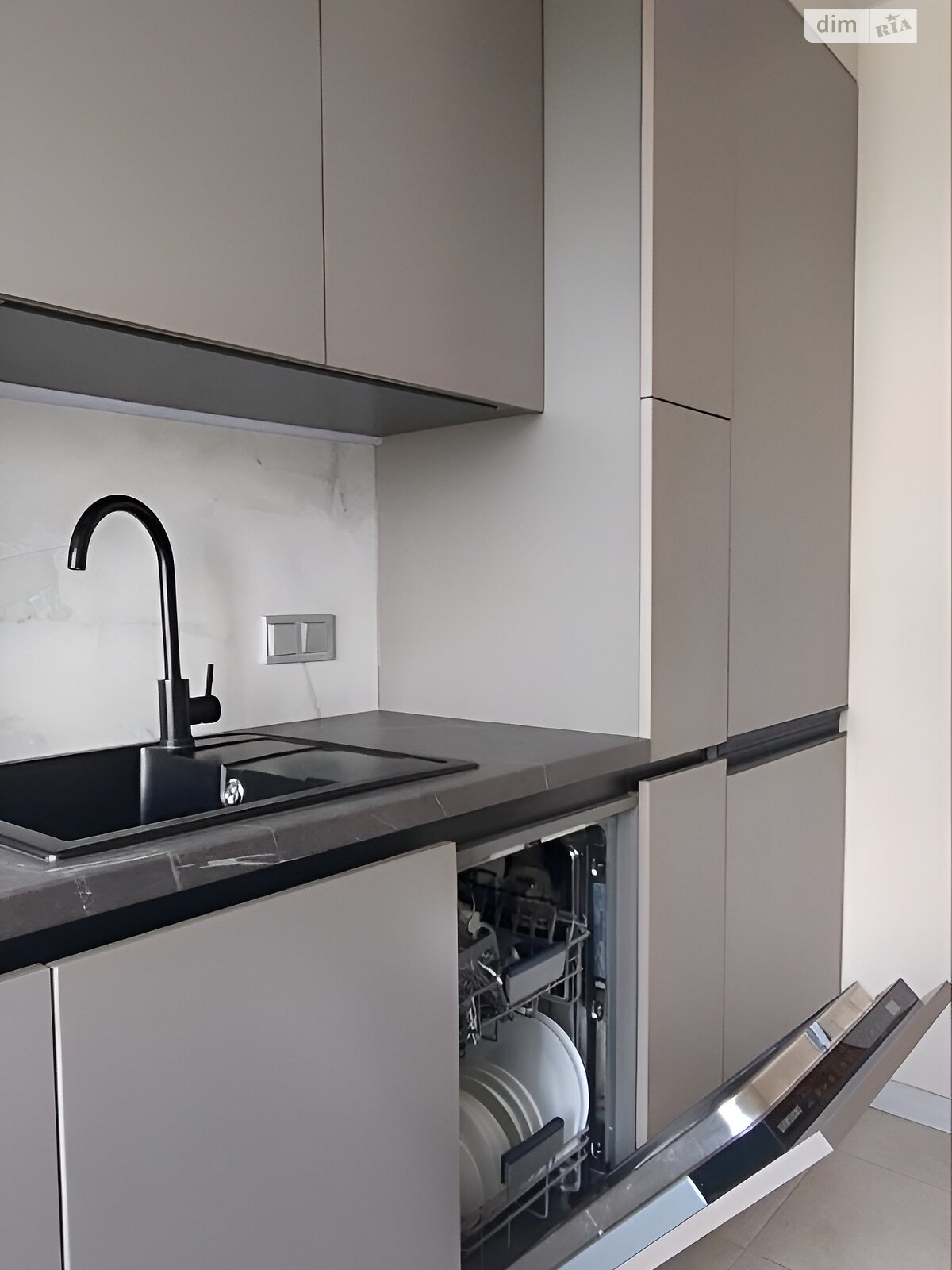 Продажа трехкомнатной квартиры в Днепре, на ул. Отрадная (Байкальска) 11, фото 1 Продажа трехкомнатной квартиры в Днепре, на ул. Отрадная (Байкальска) 11, фото 1