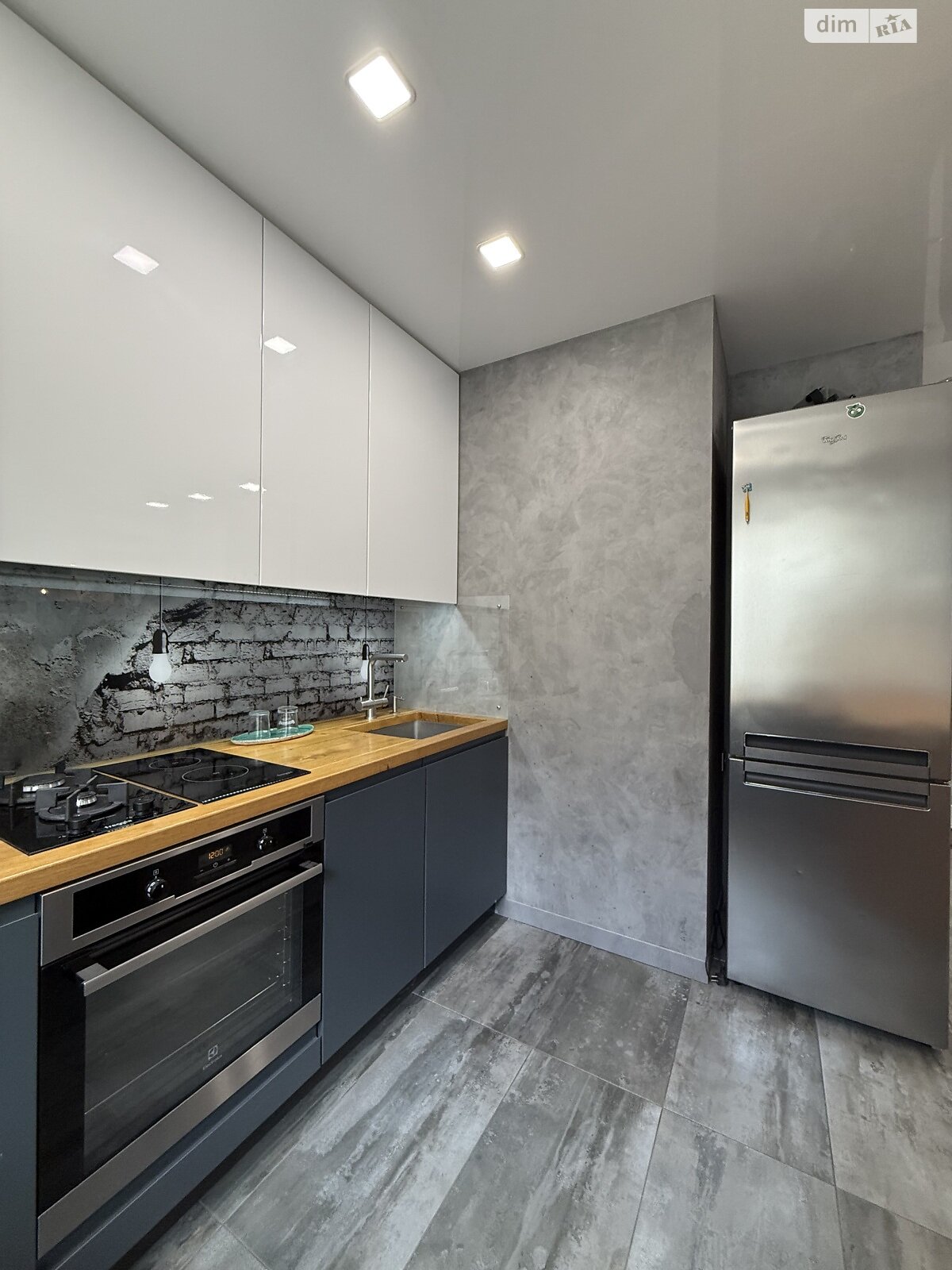 Продажа трехкомнатной квартиры в Днепре, на ул. Староказацкая 74В, район Парк Л.Глобы фото 1