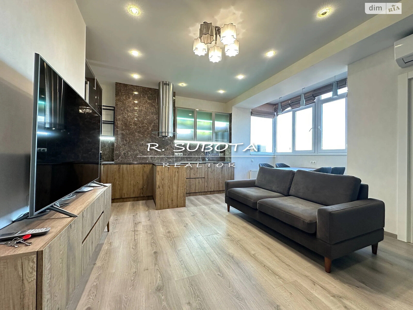 Продажа четырехкомнатной квартиры в Днепре, на ул. Степана Бандеры 15, район Парк Л.Глобы фото 1