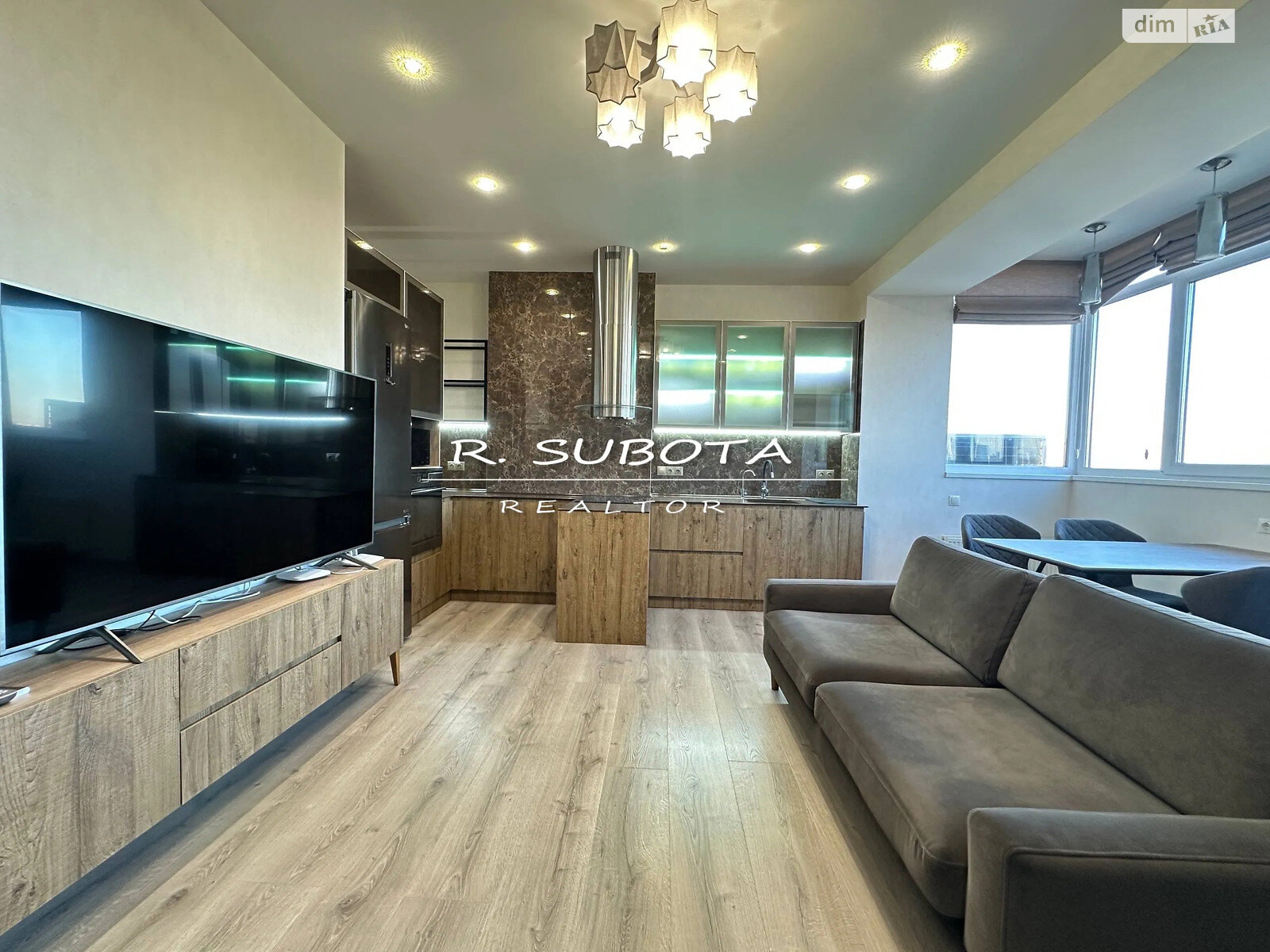 Продажа четырехкомнатной квартиры в Днепре, на ул. Степана Бандеры 15, район Парк Л.Глобы фото 1