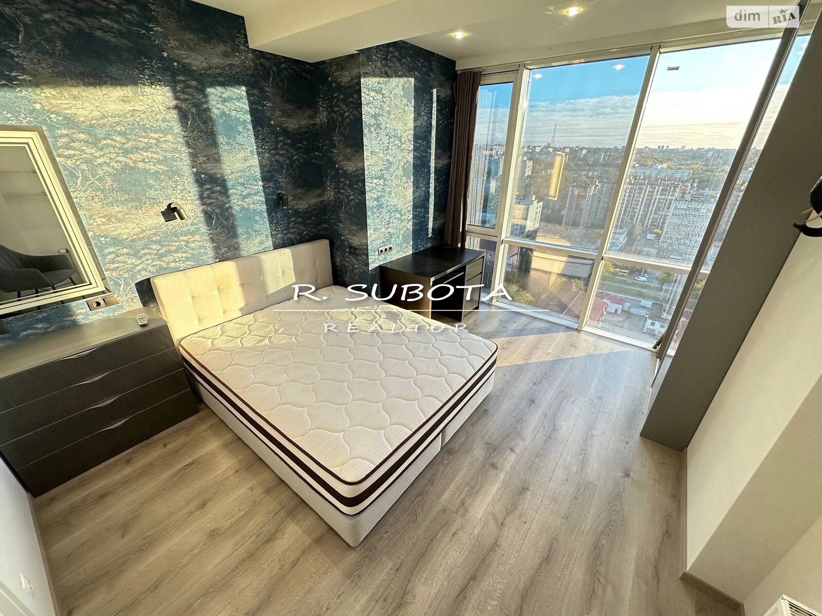 Продажа четырехкомнатной квартиры в Днепре, на ул. Степана Бандеры 15, район Парк Л.Глобы фото 1