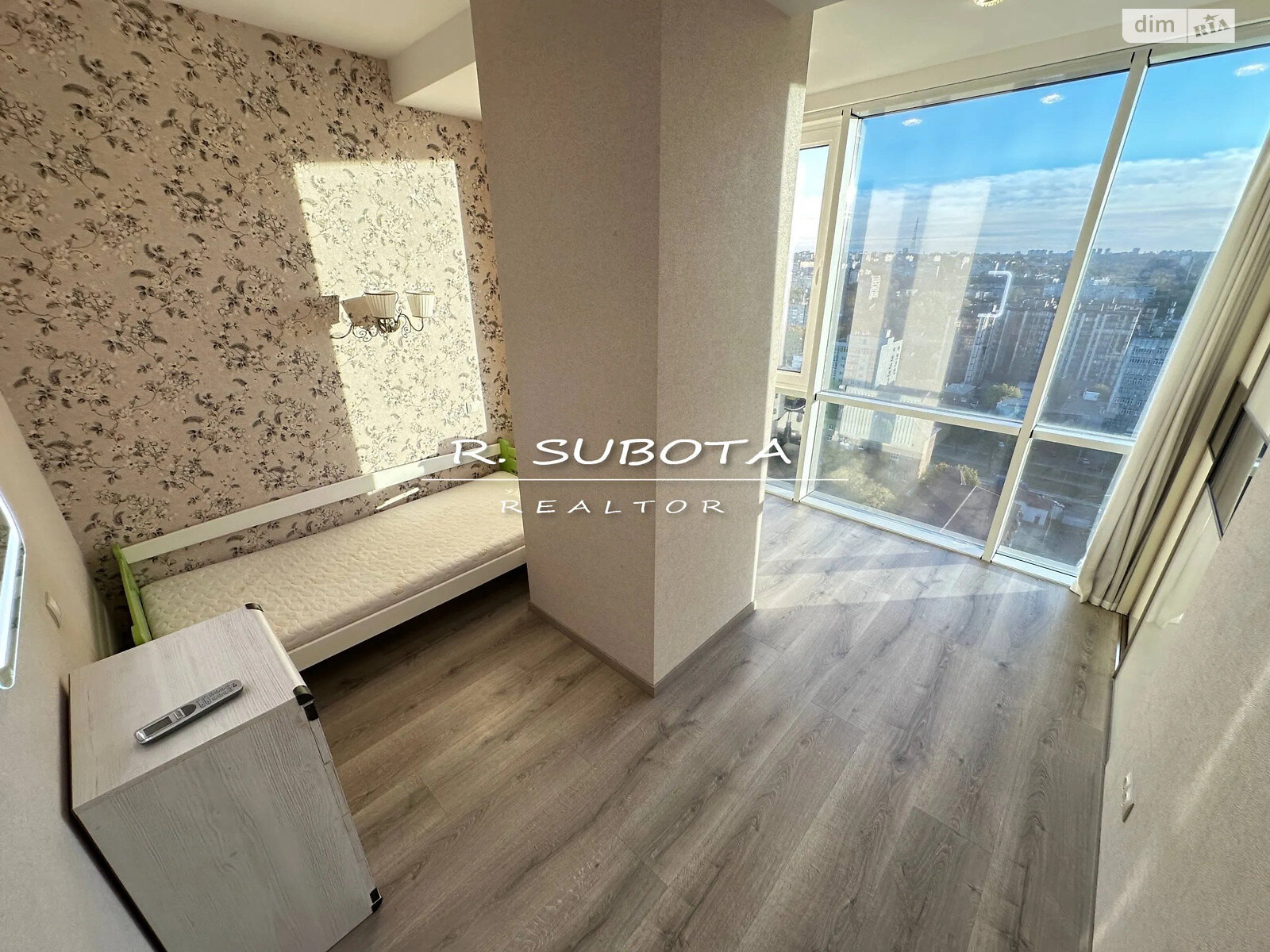 Продажа четырехкомнатной квартиры в Днепре, на ул. Степана Бандеры 15, район Парк Л.Глобы фото 1