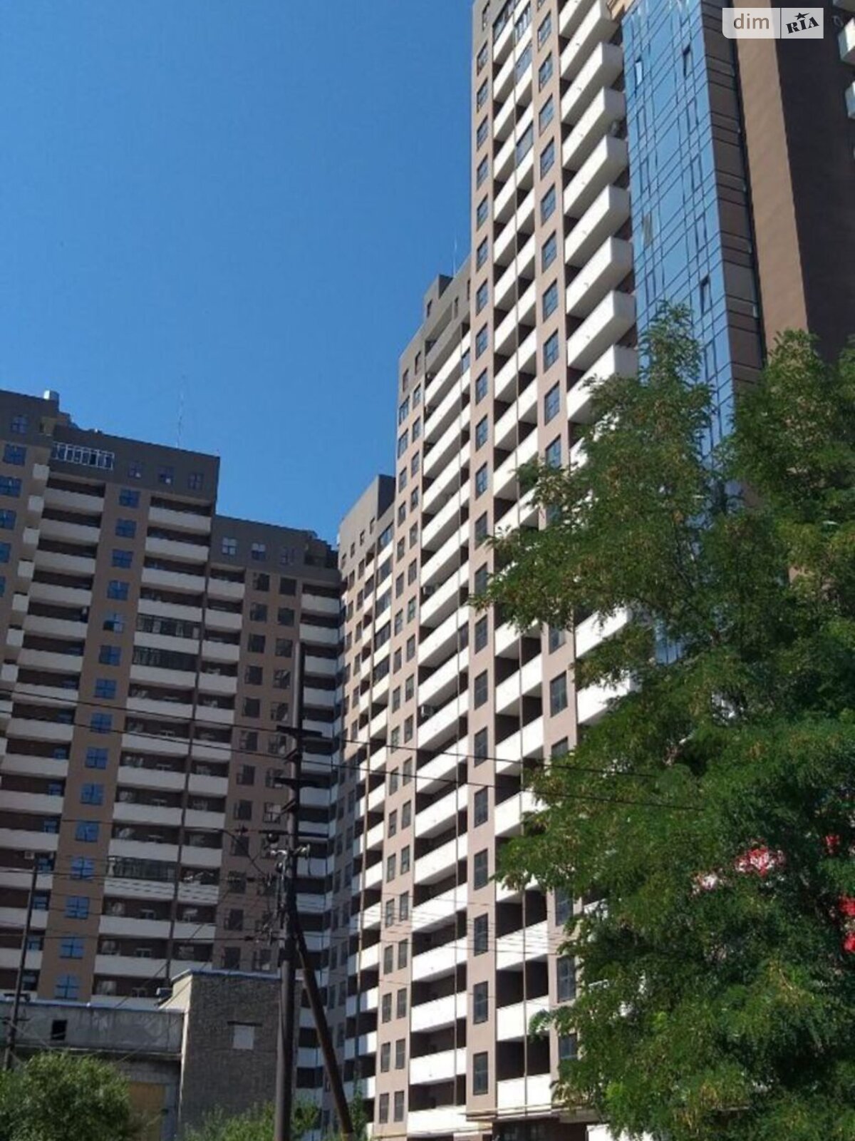 Продажа трехкомнатной квартиры в Днепре, на ул. Степана Бандеры 15, район Парк Л.Глобы фото 1