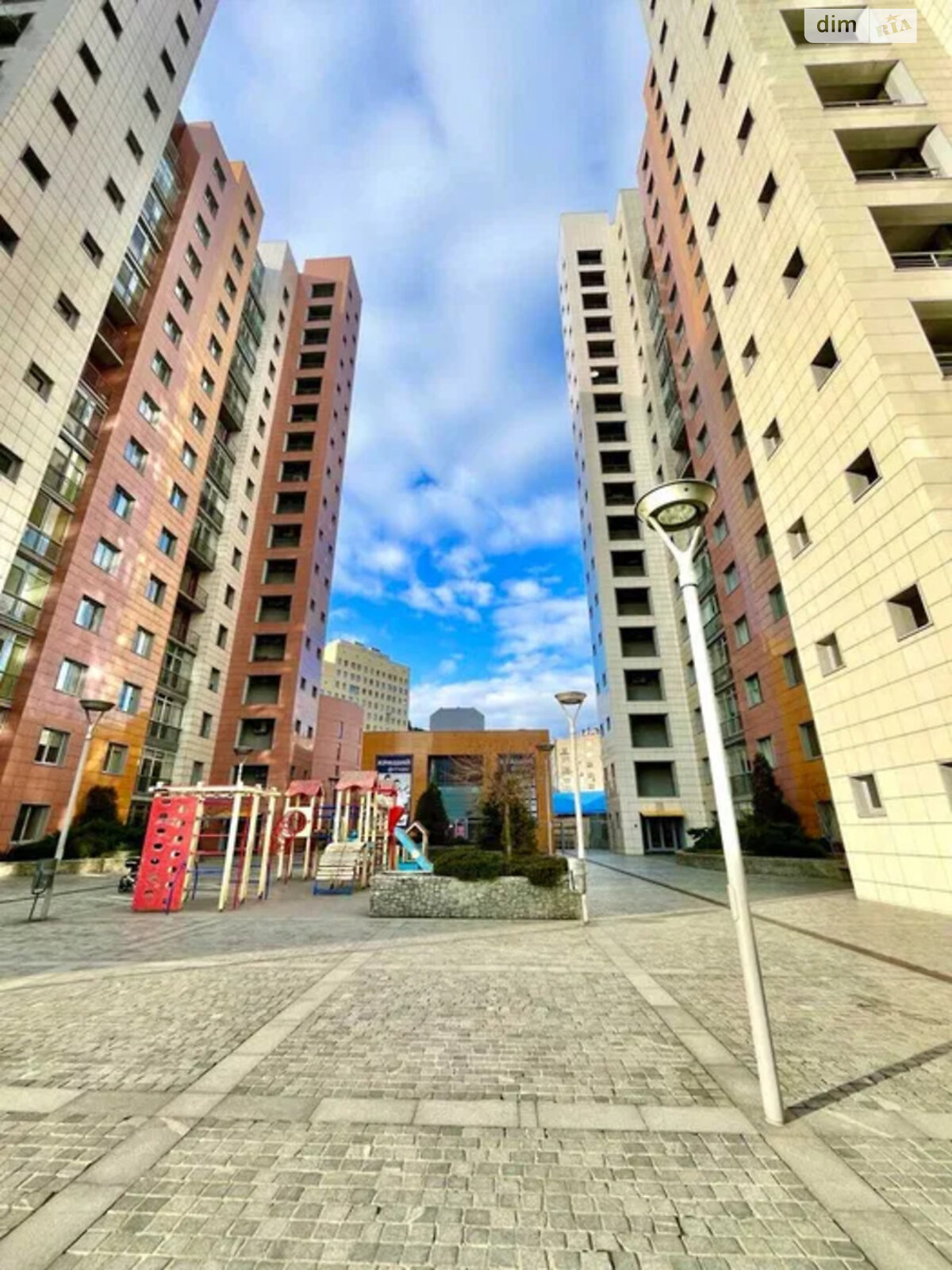 Продажа трехкомнатной квартиры в Днепре, на спуск Крутогорный 28, район Парк Шевченко фото 1 Продажа трехкомнатной квартиры в Днепре, на спуск Крутогорный 28, район Парк Шевченко фото 1