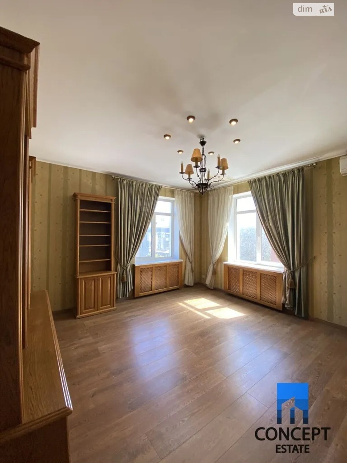 Продаж чотирикімнатної квартири в Дніпрі, на пл. Соборна 7, район Парк Шевченка фото 1 Продаж чотирикімнатної квартири в Дніпрі, на пл. Соборна 7, район Парк Шевченка фото 1