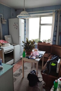 Продажа трехкомнатной квартиры в Днепре, на просп. Героев 4, район Победа-4 фото 2