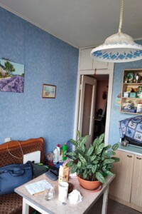 Продажа трехкомнатной квартиры в Днепре, на просп. Героев 4, район Победа-4 фото 2