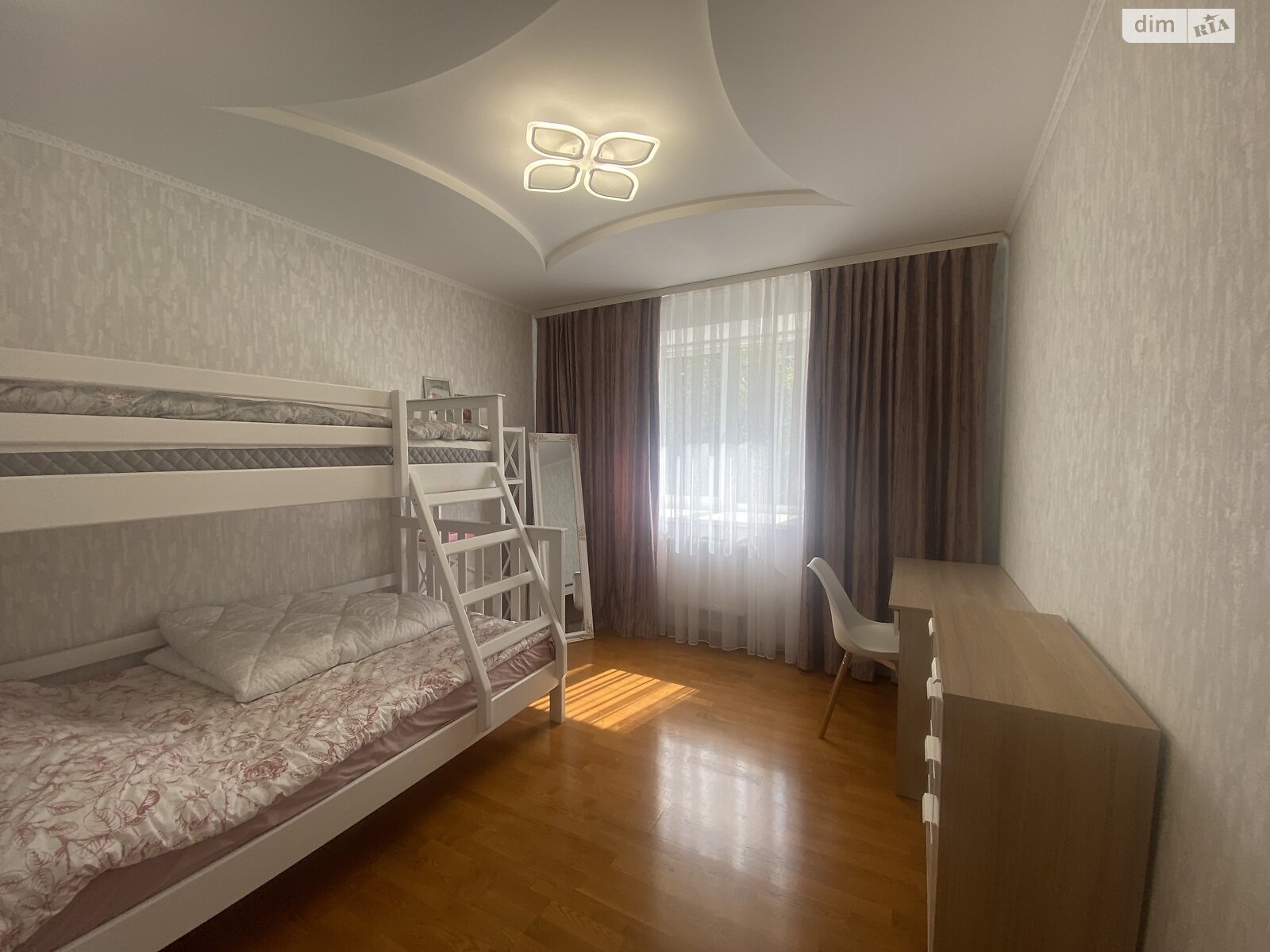 Продажа трехкомнатной квартиры в Днепре, на ул. Космическая 3А, район Победа-4 фото 1