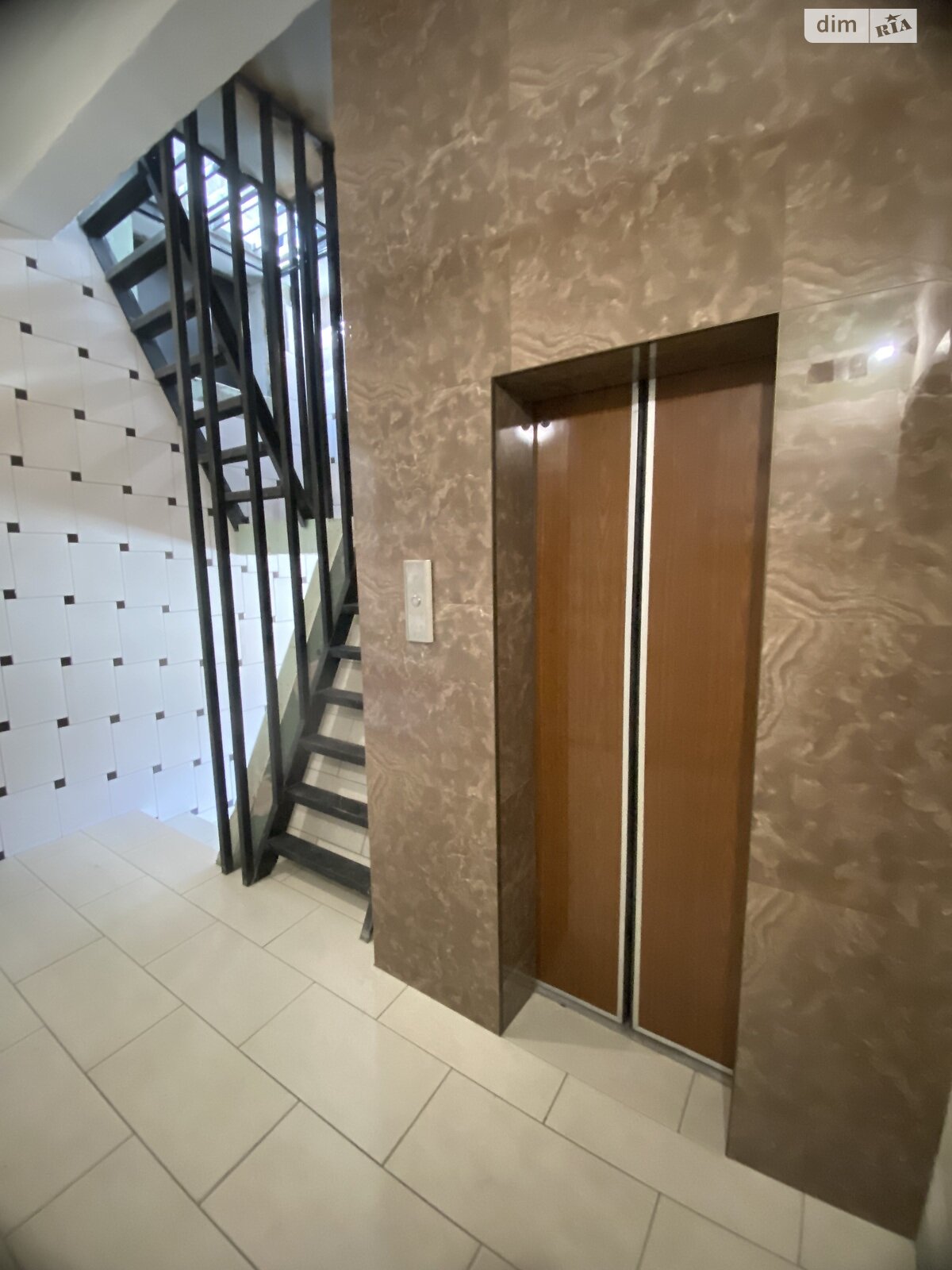 Продажа трехкомнатной квартиры в Днепре, на ул. Набережная Победы 112, район Победа-4 фото 1 Продажа трехкомнатной квартиры в Днепре, на ул. Набережная Победы 112, район Победа-4 фото 1
