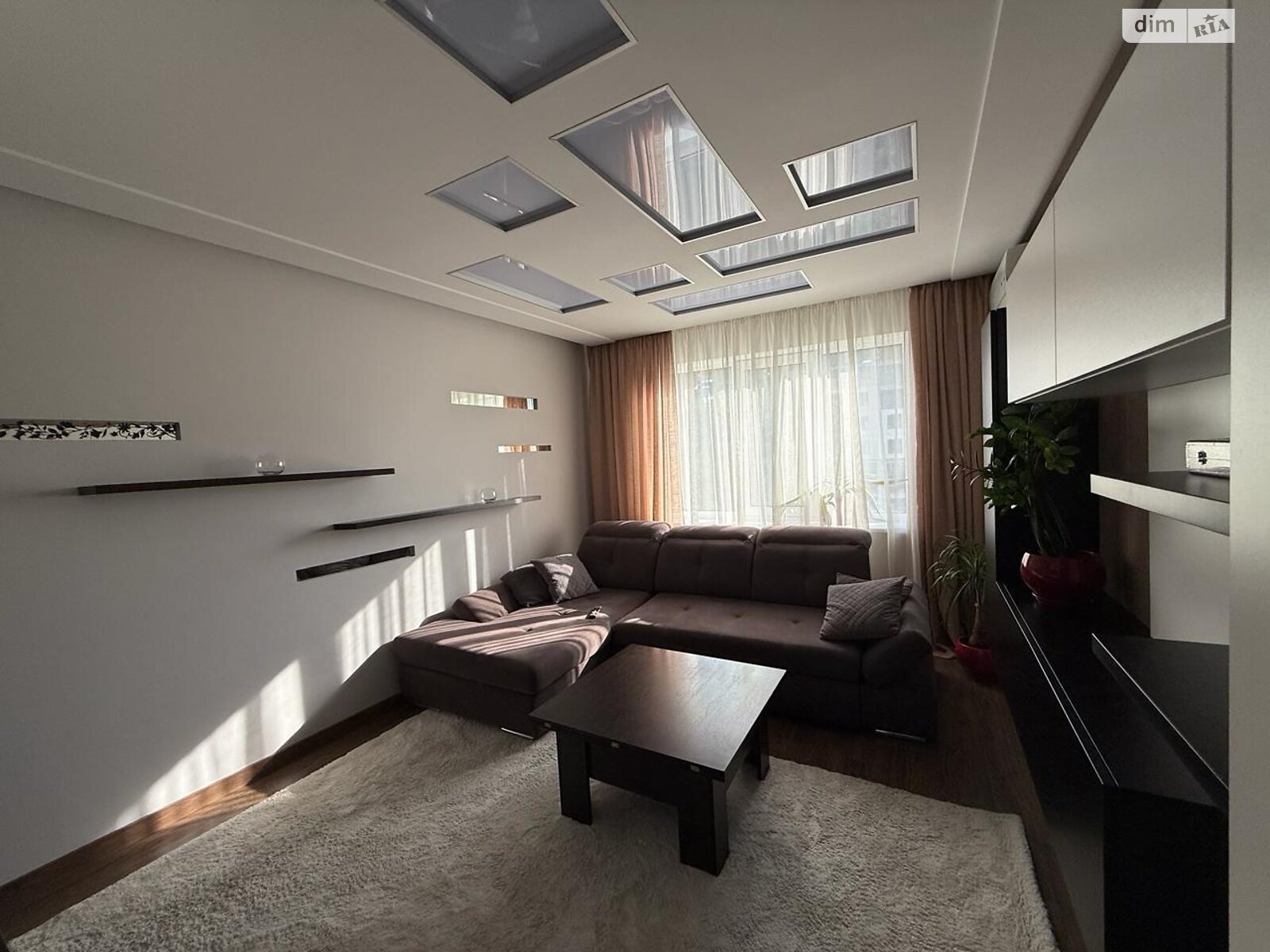 Продаж трикімнатної квартири в Дніпрі, на бул. Слави 18, район Перемога-4 фото 1 Продаж трикімнатної квартири в Дніпрі, на бул. Слави 18, район Перемога-4 фото 1