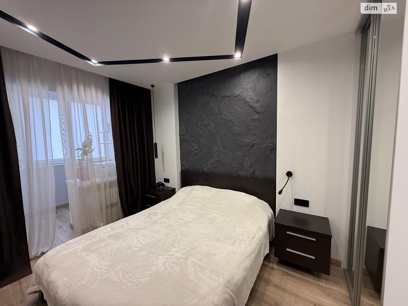 Продаж трикімнатної квартири в Дніпрі, на бул. Слави 18, район Перемога-4 фото 1 Продаж трикімнатної квартири в Дніпрі, на бул. Слави 18, район Перемога-4 фото 1