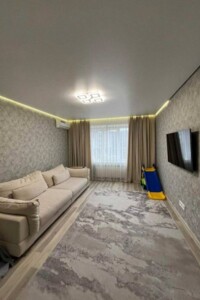 Продаж трикімнатної квартири в Дніпрі, на бул. Слави 18, район Перемога-4 фото 2