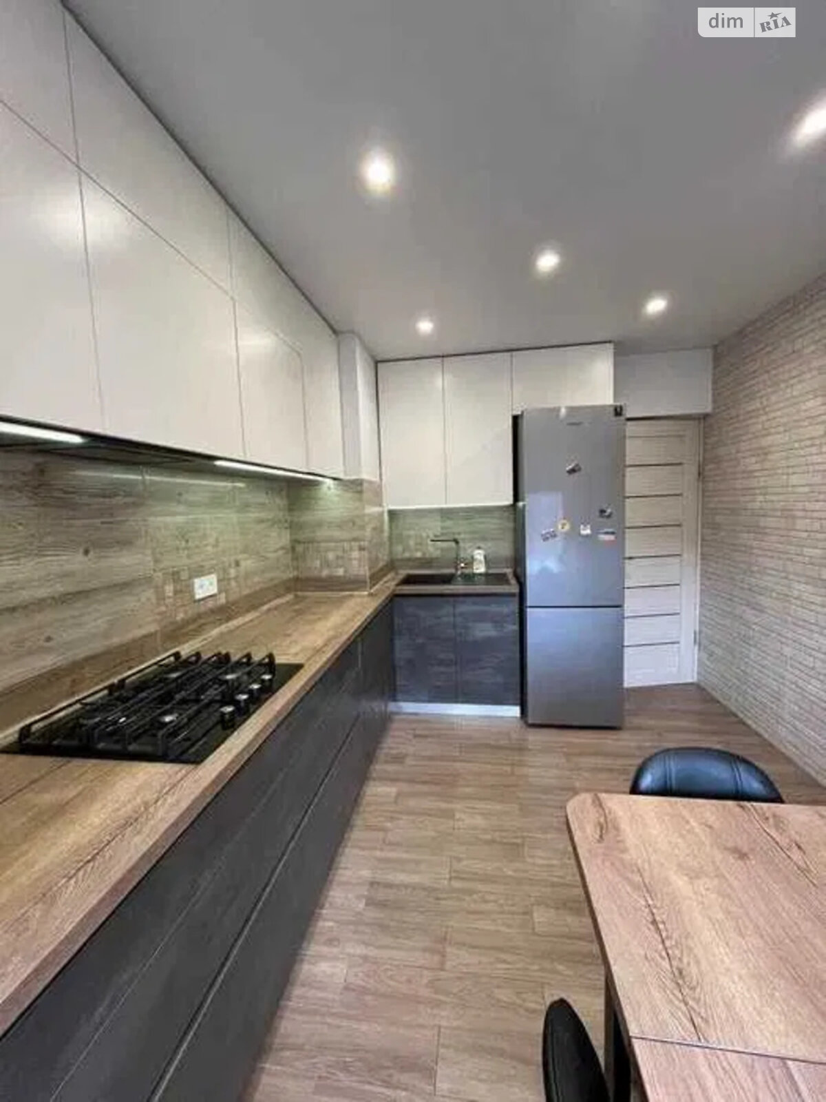 Продажа трехкомнатной квартиры в Днепре, на бул. Славы 18, район Победа-4 фото 1