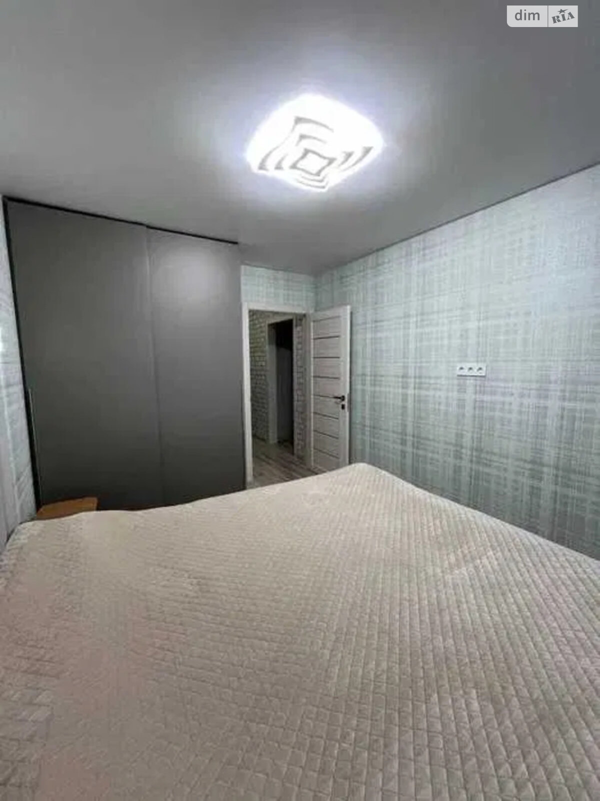 Продажа трехкомнатной квартиры в Днепре, на бул. Славы 18, район Победа-4 фото 1