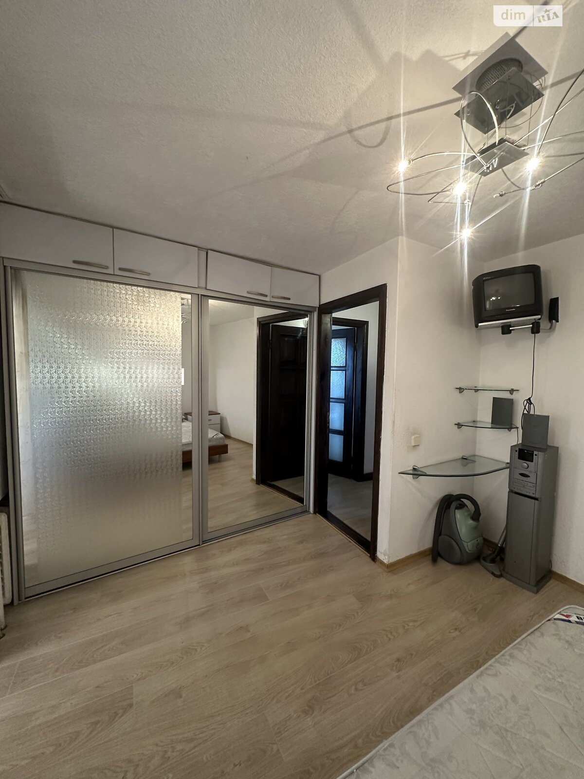 Продаж трикімнатної квартири в Дніпрі, на вул. Дорошенка Петра гетьмана 12, район Перемога-5 фото 1