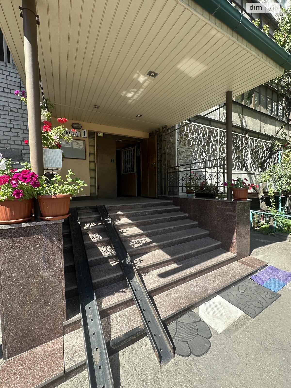 Продаж трикімнатної квартири в Дніпрі, на вул. Дорошенка Петра гетьмана 12, район Перемога-5 фото 1