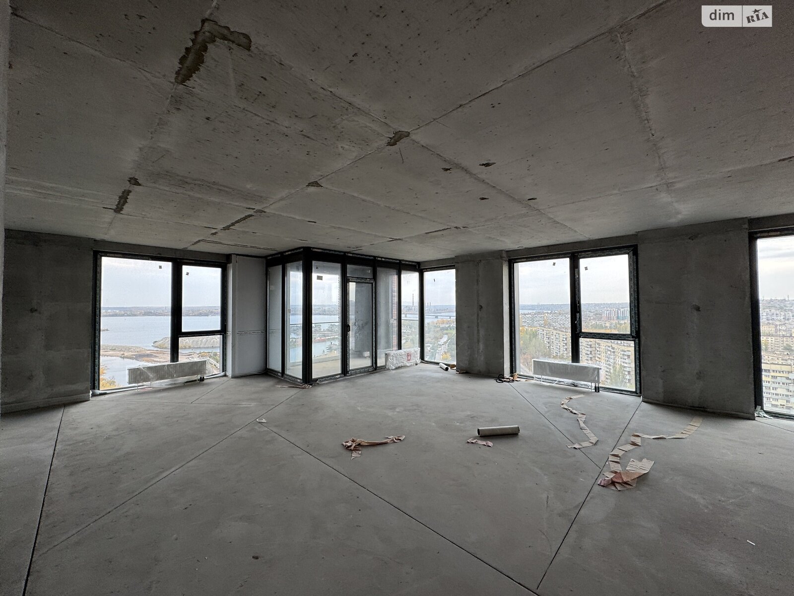 Продажа трехкомнатной квартиры в Днепре, на ул. Набережная Победы 128, район Победа-5 фото 1