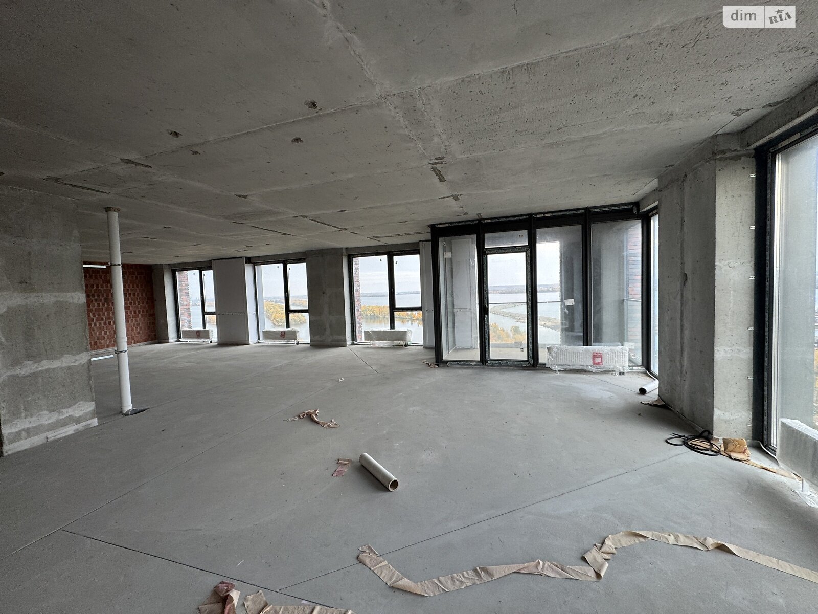 Продажа трехкомнатной квартиры в Днепре, на ул. Набережная Победы 128, район Победа-5 фото 1