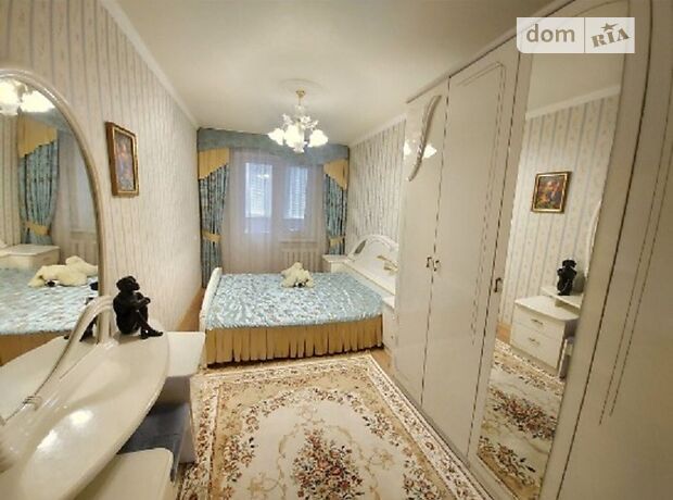 Продажа трехкомнатной квартиры в Днепре, на бул. Славы 8, район Победа-5 фото 1 Продажа трехкомнатной квартиры в Днепре, на бул. Славы 8, район Победа-5 фото 1