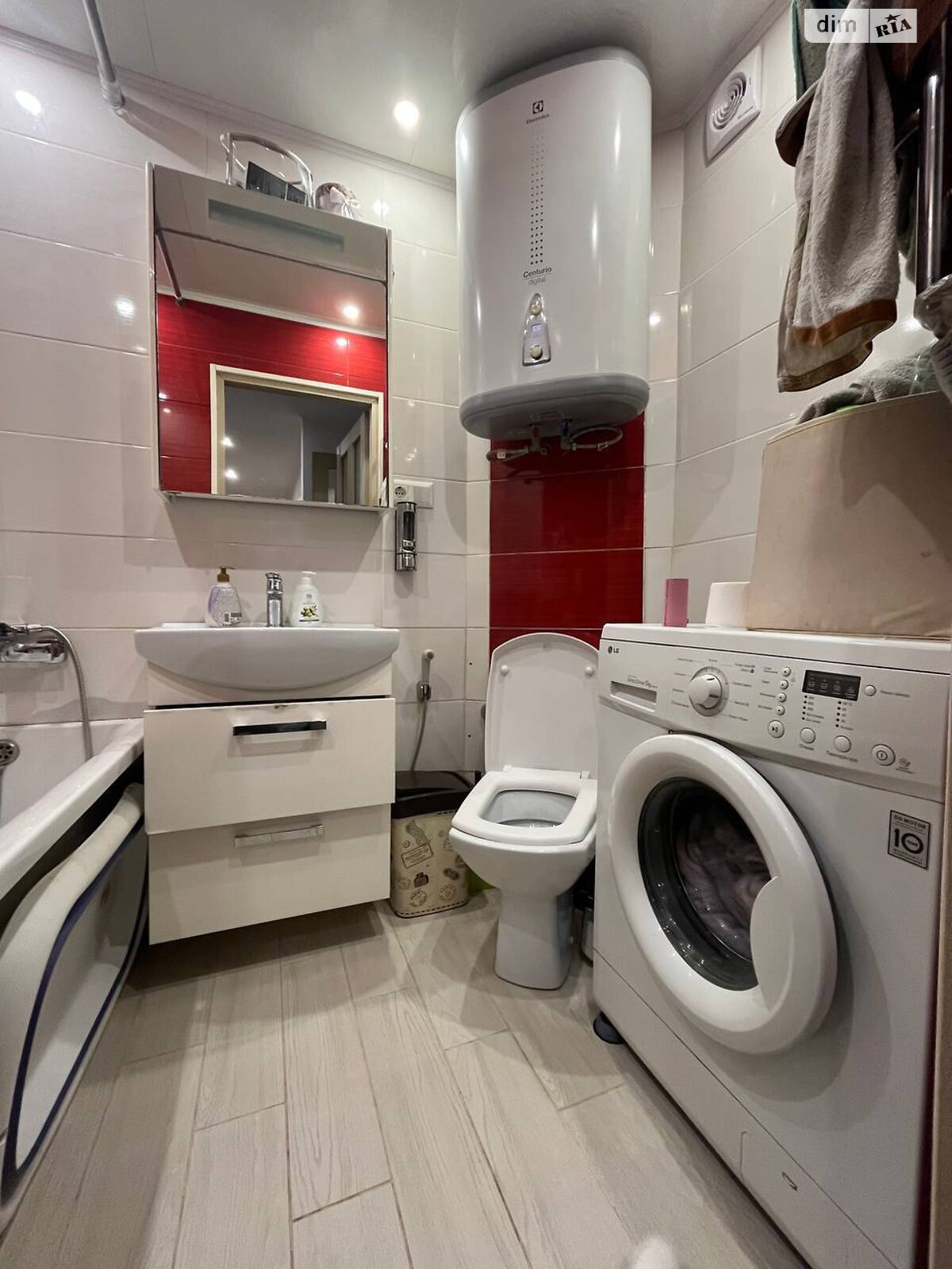 Продаж трикімнатної квартири в Дніпрі, на бул. Слави, район Перемога-5 фото 1