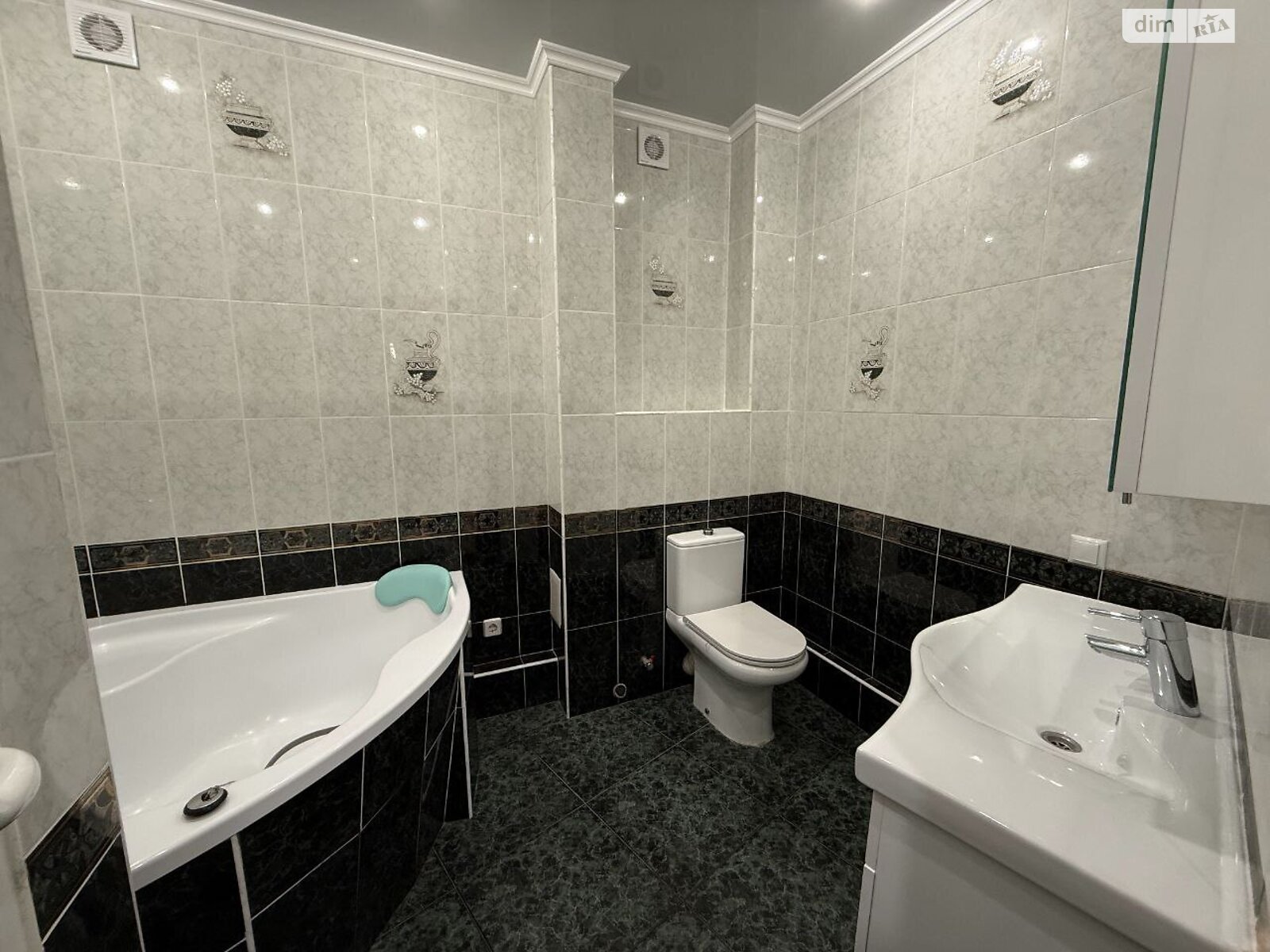 Продажа двухкомнатной квартиры в Днепре, на ул. Набережная Победы 136А, район Победа-6 фото 1