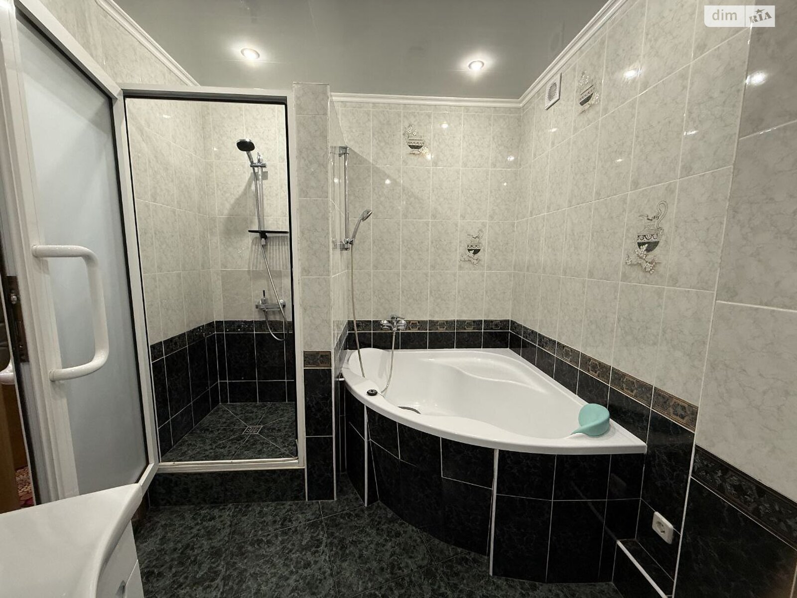 Продажа двухкомнатной квартиры в Днепре, на ул. Набережная Победы 136А, район Победа-6 фото 1