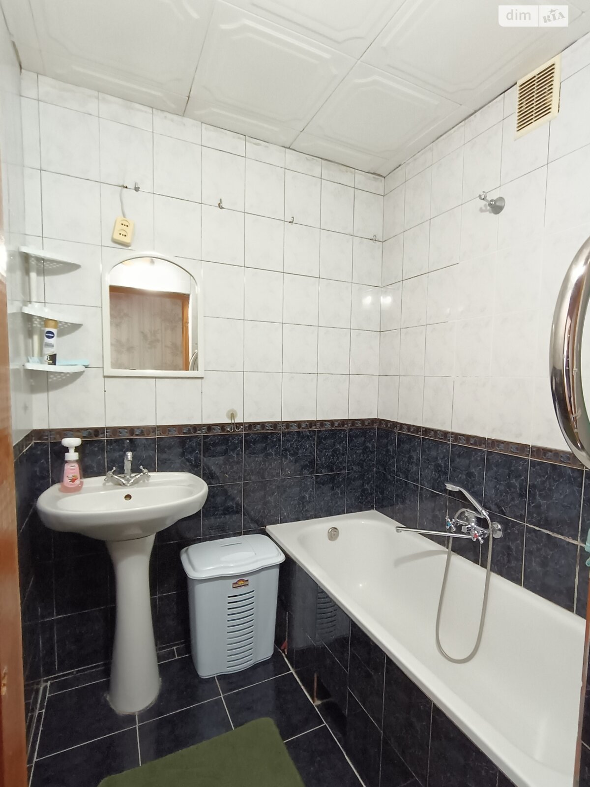 Продаж трикімнатної квартири в Дніпрі, на вул. Новорічна 45, район Перемога-6 фото 1 Продаж трикімнатної квартири в Дніпрі, на вул. Новорічна 45, район Перемога-6 фото 1