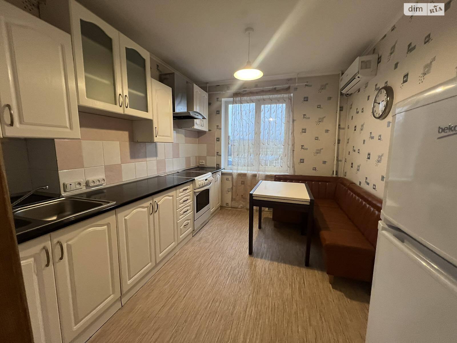 Продажа трехкомнатной квартиры в Днепре, на бул. Славы 6А, район Победа-5 фото 1