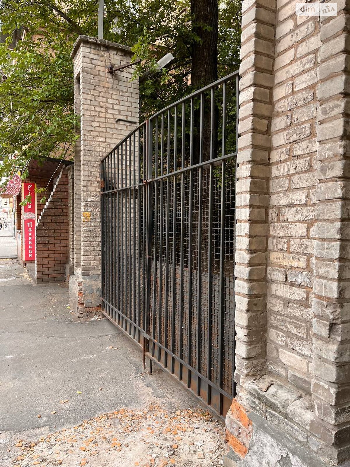 Продажа трехкомнатной квартиры в Днепре, на пл. Старомостова 1, район Привокзальный фото 1