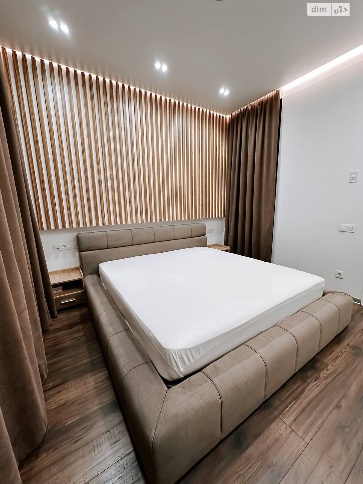 Продажа трехкомнатной квартиры в Днепре, на просп. Поля Александра 16, район Проспект Поля фото 1 Продажа трехкомнатной квартиры в Днепре, на просп. Поля Александра 16, район Проспект Поля фото 1