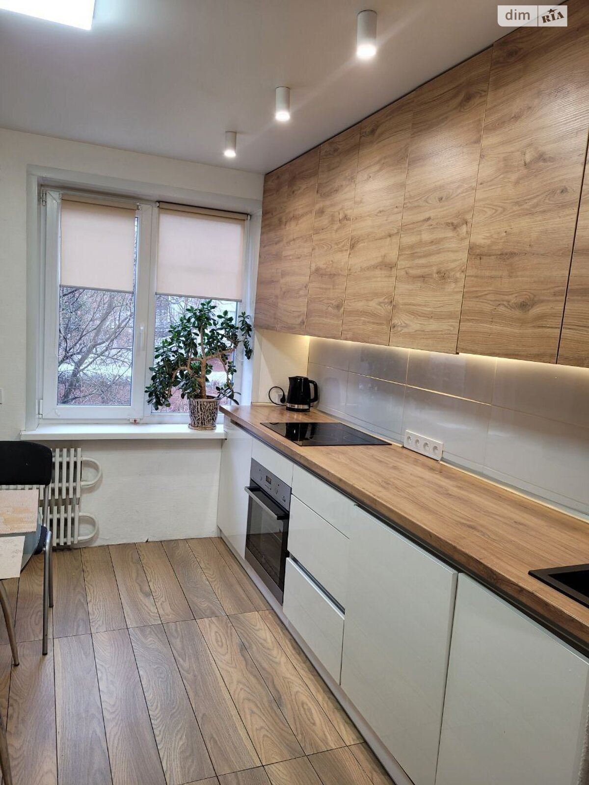 Продажа трехкомнатной квартиры в Днепре, на просп. Поля Александра 24, район Проспект Поля фото 1