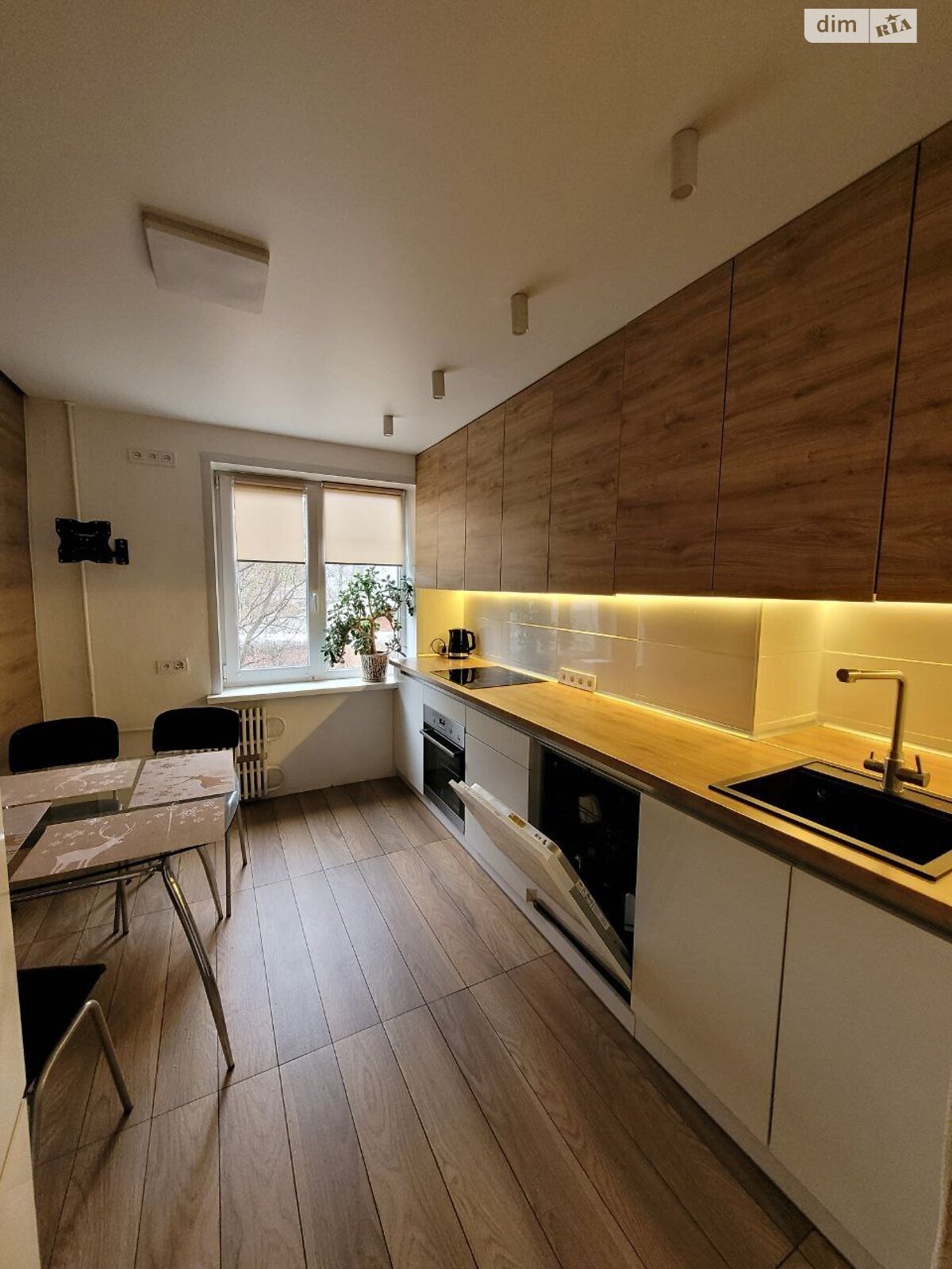 Продажа трехкомнатной квартиры в Днепре, на просп. Поля Александра 24, район Проспект Поля фото 1