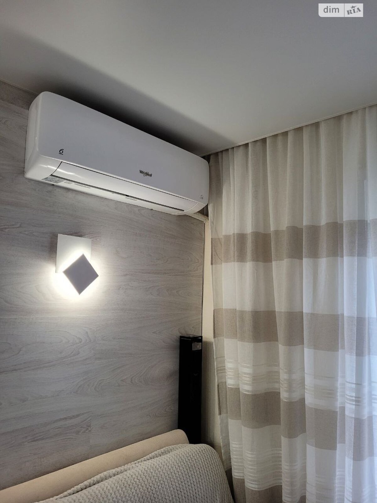 Продажа трехкомнатной квартиры в Днепре, на просп. Поля Александра 24, район Проспект Поля фото 1