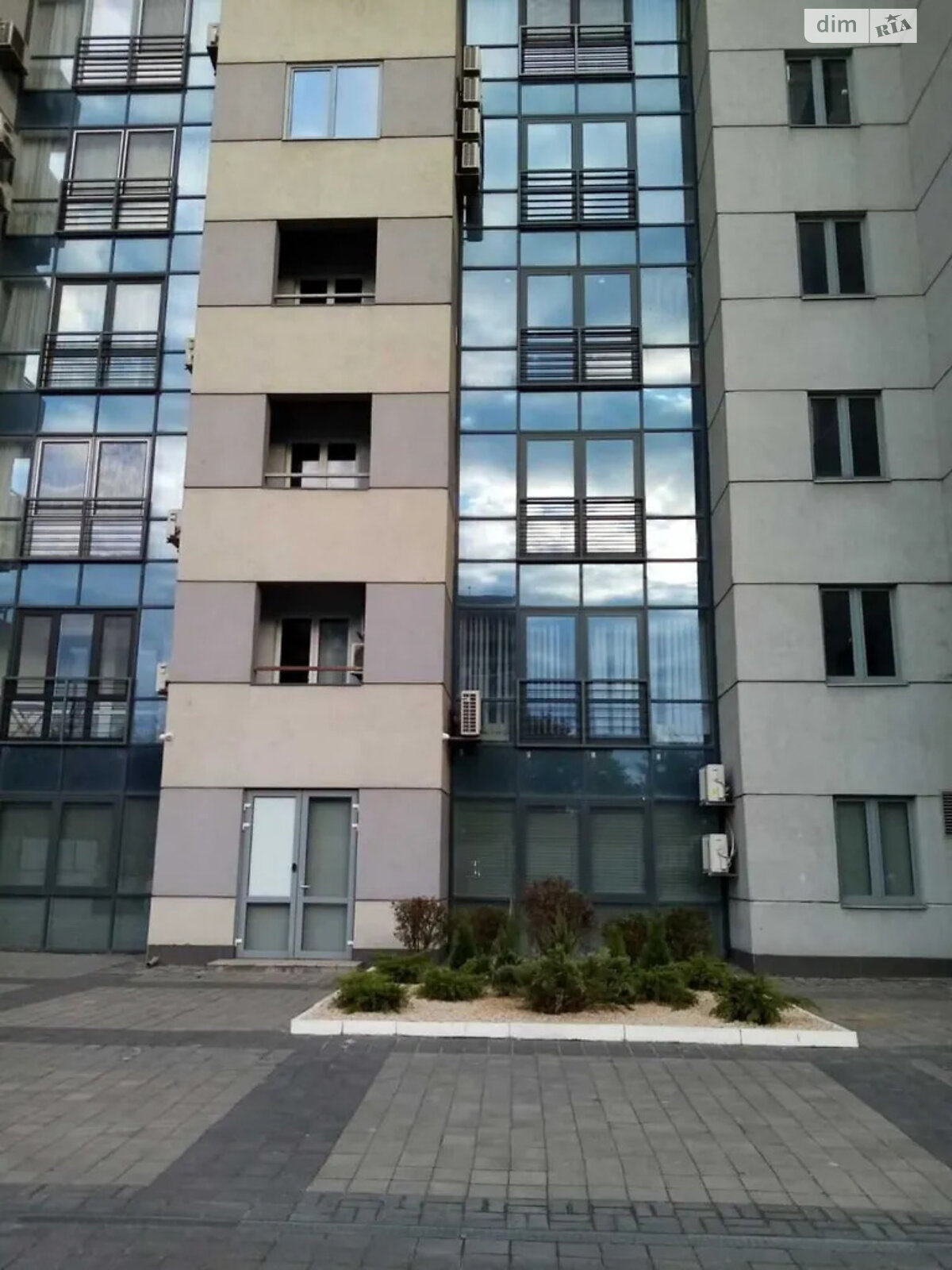 Продажа трехкомнатной квартиры в Днепре, на просп. Поля Александра 16, район Проспект Поля фото 1