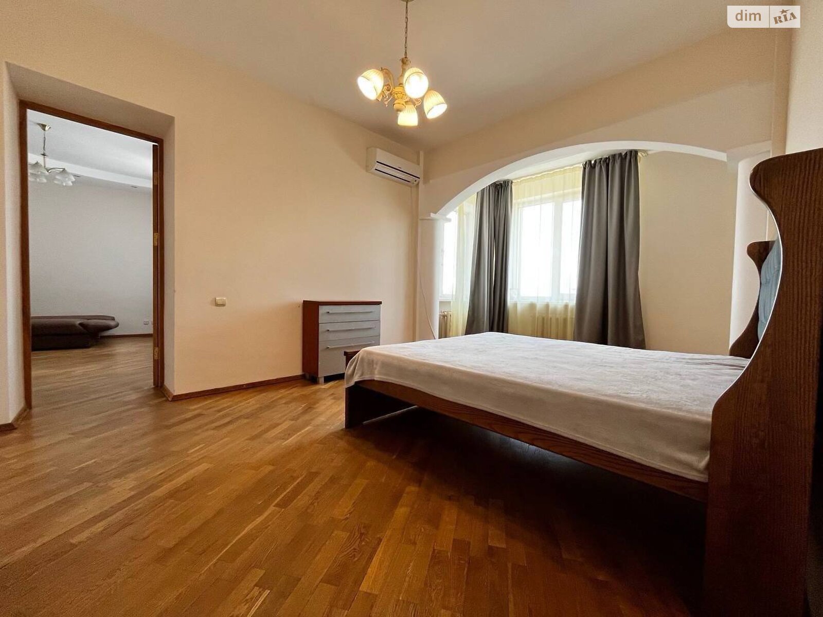 Продажа трехкомнатной квартиры в Днепре, на просп. Леси Украинки 13, фото 1 Продажа трехкомнатной квартиры в Днепре, на просп. Леси Украинки 13, фото 1